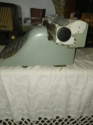 Máquina de escribir Hispano Olivetti Lexicon 80