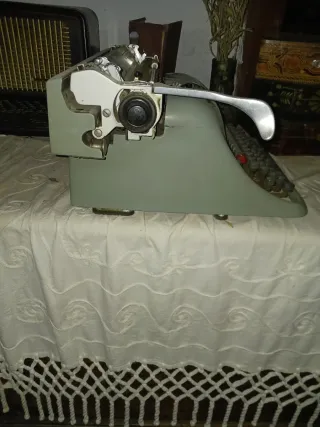 Máquina de escribir Hispano Olivetti Lexicon 80