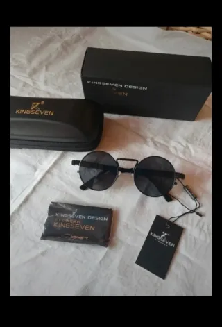 Occhiali da sole Kingseven neri lenti tonde
