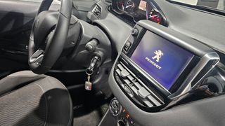 Peugeot 208 5P ALLURE 1.2L PureTech 60KW 82CV