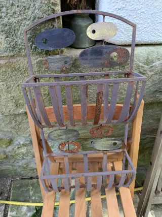 Porta macetas de hierro forjado