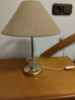 Mesita de noche de madera