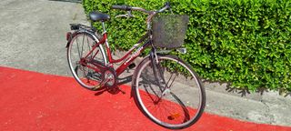 Bicicleta Paseo Roja/Negra Poco Uso