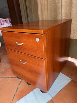 Mueble archivador con ruedas
