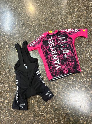 Maillot y culotte ciclismo Van Rysel