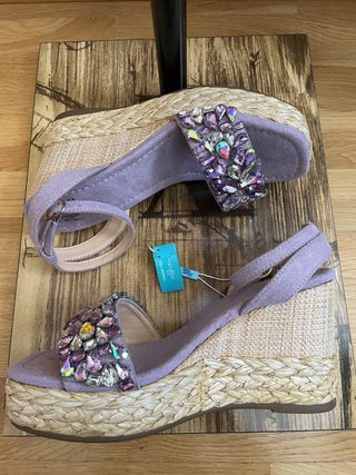 Nuevas Sandalias Cuña Alma en Pena talla 38