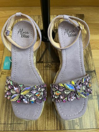 Nuevas Sandalias Cuña Alma en Pena talla 38