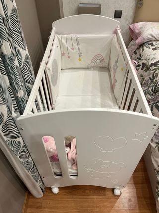 Minicuna blanca con colchón