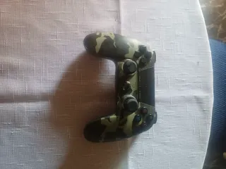 Playstation 4 Negra + Mando