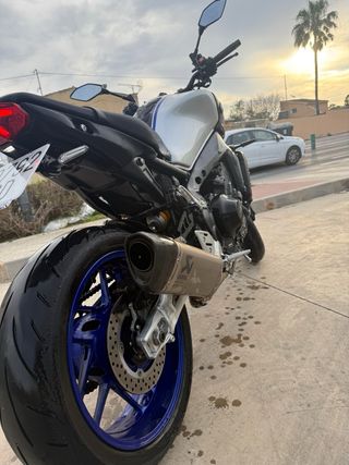 Yamaha MT-09 Negra y Azul