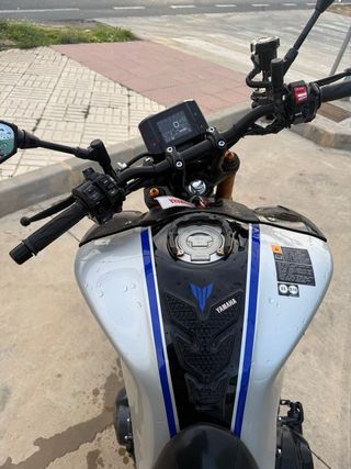 Yamaha MT-09 Negra y Azul