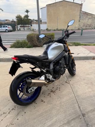 Yamaha MT-09 Negra y Azul