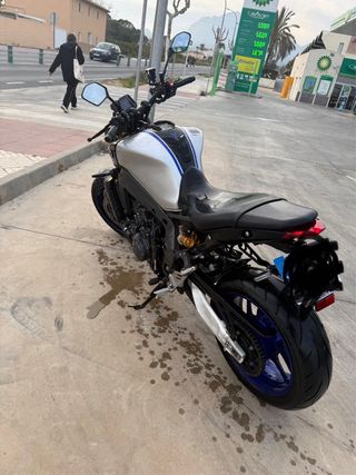 Yamaha MT-09 Negra y Azul
