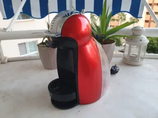 Cafetera Dolce Gusto Roja