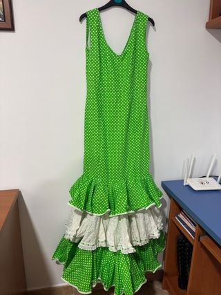 Vestido Flamenca Verde con Lunares.