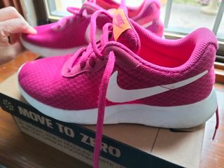 Scarpe Nike color prugna e Bianche
