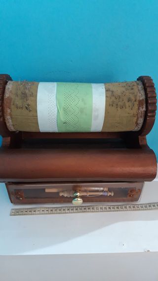 Bolillero de madera antiguo