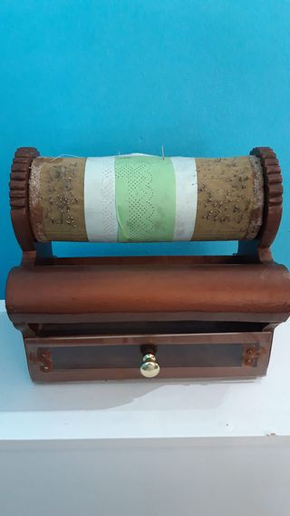 Bolillero de madera antiguo