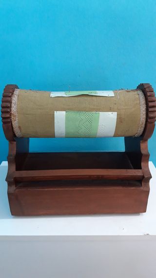 Bolillero de madera antiguo