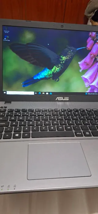 Portátil Asus i7-1000GB