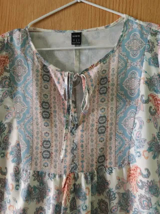 Vestido estampado floral con volantes