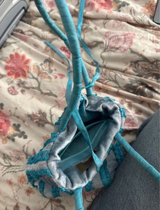 Bolso de playa azul y turquesa