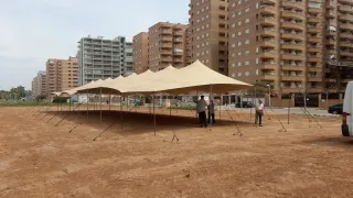 Carpa Bedina para eventos de 10 m por 30 m.