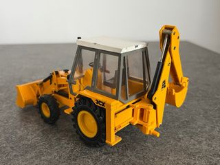 Maquina retroexcavadora JCB 3CX NZG 1/35