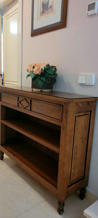 Mueble de madera natural