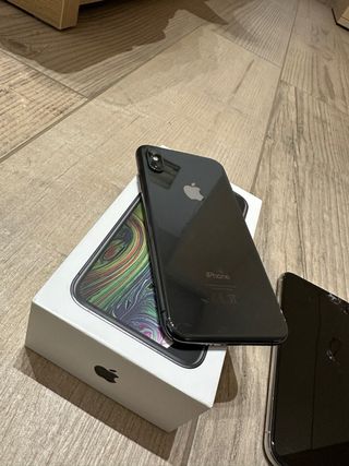 2 iPhone XS (Nero, Bianco)