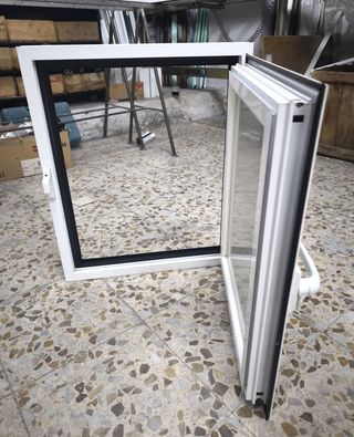Ventana de aluminio 51 x 61,5 cm