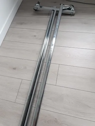 Perchero acero con Ruedas