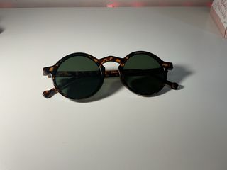 Gafas de sol modernas tortuga