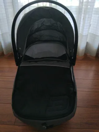 Capazo bebé Chicco gris