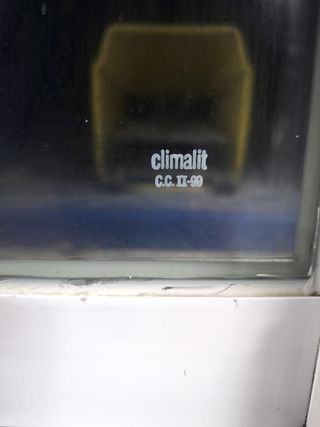Ventana de aluminio 83 x 100 cm
