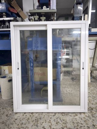 Ventana de aluminio 83 x 100 cm