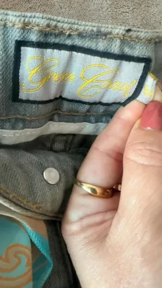 Pantalón vaquero corto con cinturón pañuelo