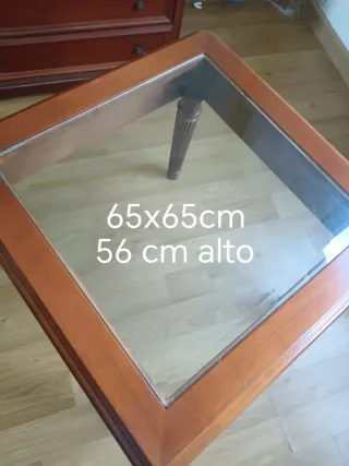 Mesa de madera maciza con tapa de cristal