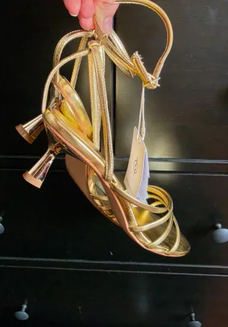 Sandalias doradas finas talla 38