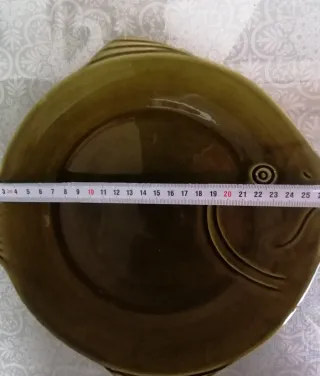 Platos de cerámica con forma de pez