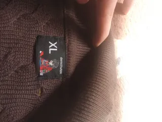 Camisola Derschutze Castanha