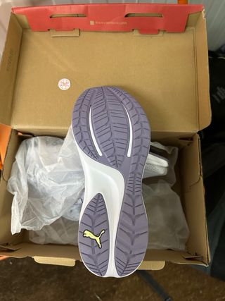 Zapatillas Puma Moradas y Blancas