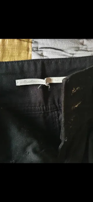 Mini falda chica Stradivarius