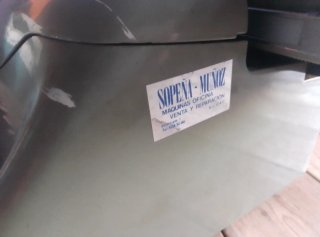 Antigua máquina de escribir Hispano Olivetti