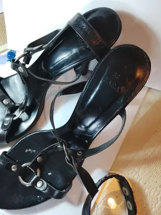 Sandalias negras de tacón