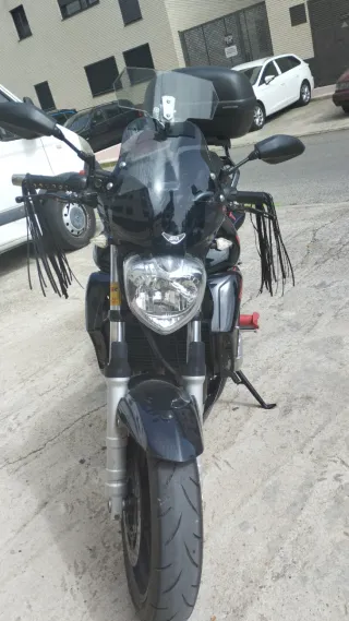 Yamaha FZ6 Negra –Carácter, potencia y estilo.