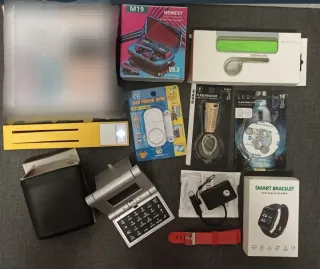 Lote de electrónica: Auriculares, Power Bank, Calc