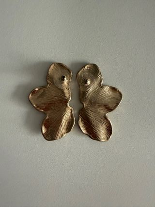 Pendientes dorados pétalos Parfois
