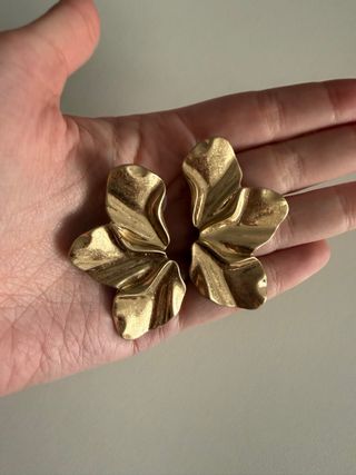 Pendientes dorados pétalos Parfois