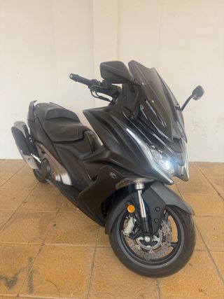 Kymco AK 550cc Maxi Scooter Negra